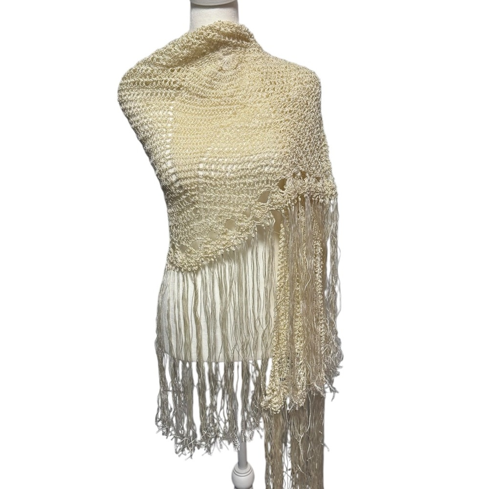 Vintage Cream Knit Boho Fringe Piano Shawl. Mint Condition. - Picture 5 of 5
